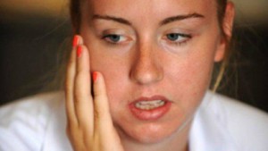 Как лечить флюс на десне?