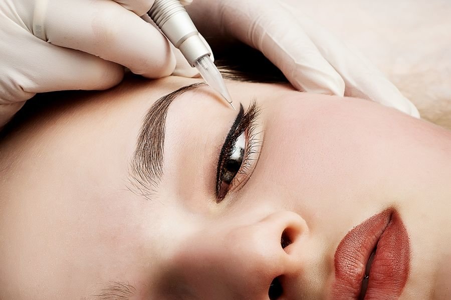 Перманентный макияж: особенности проведения процедуры в специализированных центрах красоты