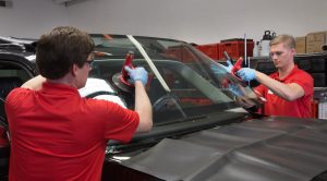 Замена стекол на автомобиле: как не ошибиться