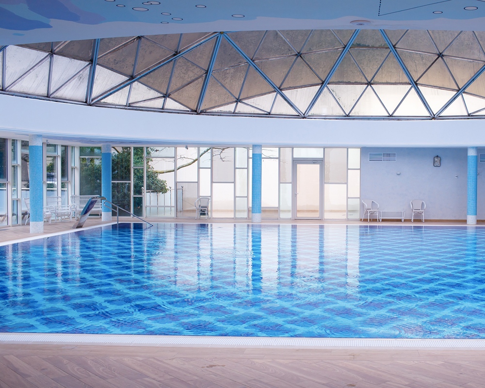 Как выбрать отель с крытым бассейном