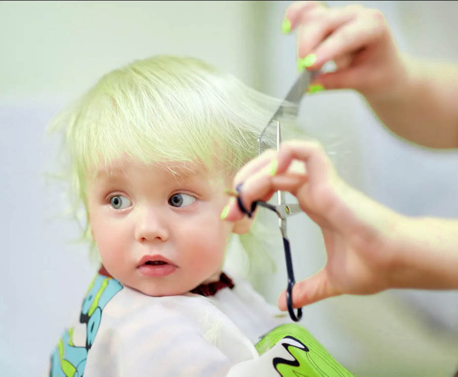 Как подготовить ребёнка к первому посещению парикмахерской