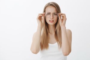 Что такое близорукость и дальнозоркость: Объясняем простыми словами