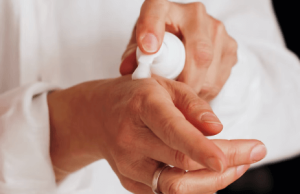 Как выбрать уход за сухой кожей лица: рекомендации для здорового и сияющего вида