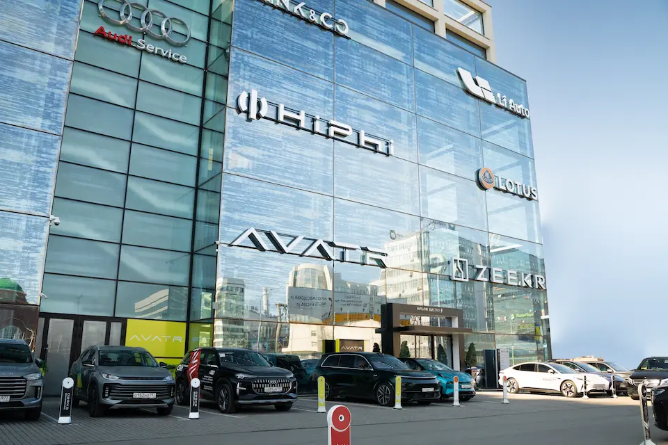 Дилер электромобилей: Роль и значение в современном автопроме