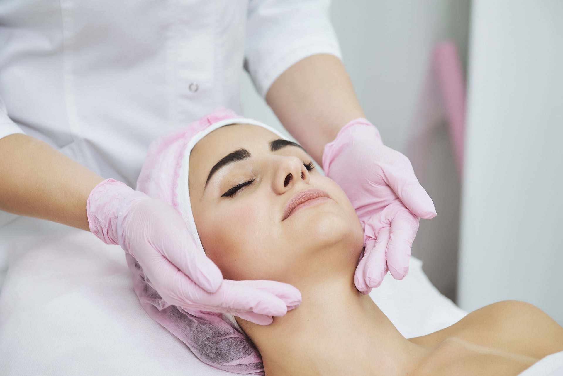 Инъекционная косметология: Современные методы омоложения и коррекции внешности