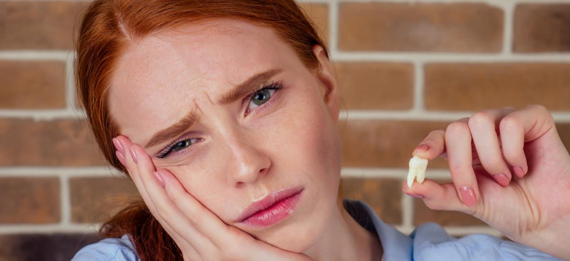 Шатаются зубы у взрослого — когда стоит волноваться и что делать?