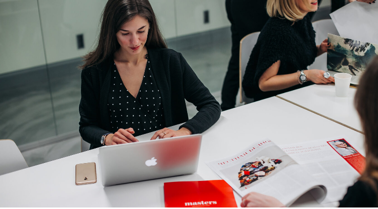 Искусство управления: Как стать успешным в мире искусства в 2025 году