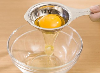 Приготовление подтягивающей маски для лица с белком яйца Яичная маска для лица