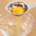 Приготовление подтягивающей маски для лица с белком яйца Яичная маска для лица