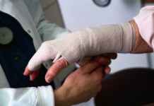 Неотложная помощь при химическом ожоге кожи и лечение в домашних условиях Химический ожог