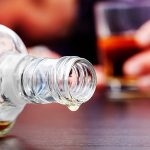 Алкогольная зависимость больше не приговор: как правильно себя вести на различных стадиях болезни