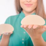 Как проходит имплантация груди