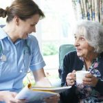 Медицинское образование сиделки с проживанием и без: так ли это важно?