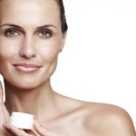 Особенности крема для лица после 45 лет