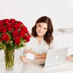 Чем выгодна доставка цветов