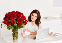Чем выгодна доставка цветов