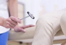 С какими симптомами нужно обращаться к неврологу