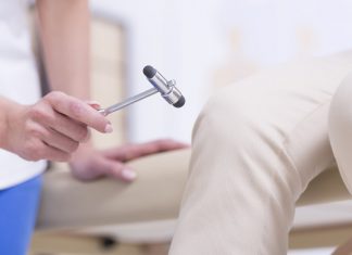 С какими симптомами нужно обращаться к неврологу