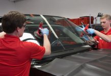 Замена стекол на автомобиле: как не ошибиться