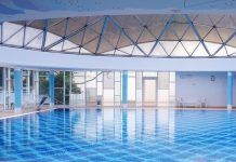 Как выбрать отель с крытым бассейном