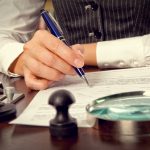 Отличия нотариуса с опытом