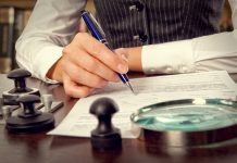 Отличия нотариуса с опытом