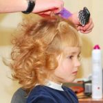 Как подготовить ребёнка к первому посещению парикмахерской