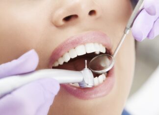 Что делать, если крошится запломбированный зуб