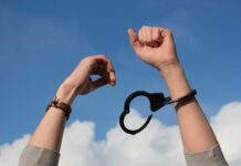 Почему противопоказано лечить разные виды зависимостей в домашних условиях