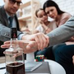 Как помочь алкоголезависимым: поддержка, лечение и восстановление