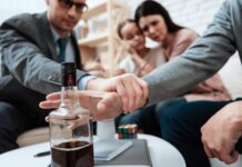 Как помочь алкоголезависимым: поддержка, лечение и восстановление