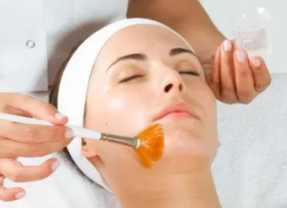 Азелаиновый пилинг для лица: эффективное средство для борьбы с проблемной кожей