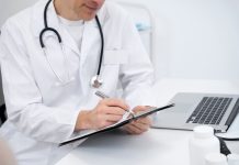 Когда следует обращаться к проктологу: важность своевременной диагностики и лечения