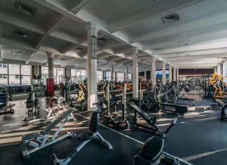 Как правильно организовать занятия в фитнес-зале: советы от профессиональных тренеров