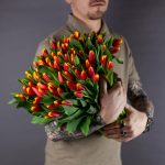 Чем особенны букеты с тюльпанами: выбор для весеннего настроения