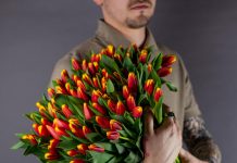 Чем особенны букеты с тюльпанами: выбор для весеннего настроения