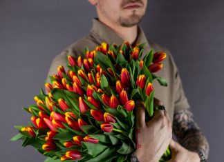 Чем особенны букеты с тюльпанами: выбор для весеннего настроения