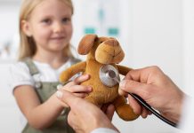 Почему стоит обращаться в частную детскую клинику freepik