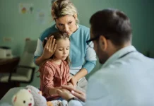 «Белые халаты» и детские слезы: Почему ребенок боится врачей и больниц?