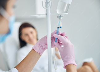 Как помочь близкому человеку выйти из запоя: Пошаговая инструкция и важные рекомендации для оказания эффективной поддержки