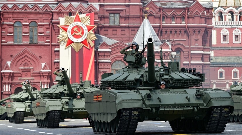«Дойдут до Ла-Манша, если потребуется»: эксперты — о будущем российских танков и новой защите бронетехники от БПЛА