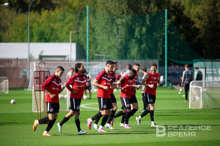 Почему «Спартак» — претендент на чемпионство и чего не хватает «Рубину»