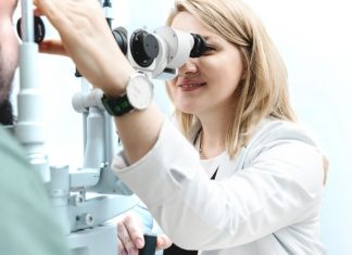 Когда зрение можно спасти: как витреоретинальная хирургия помогает в самых сложных случаях