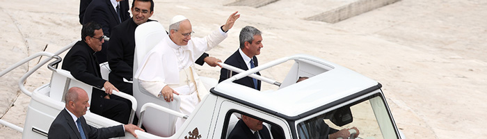 автомобиль папы франциска переоборудован в передвижной медицинский комплекс