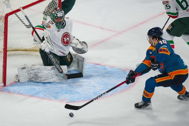 Барабанов вышел из спячки, Гатиятулин подловил Галлана, а Арефьев — вне игры