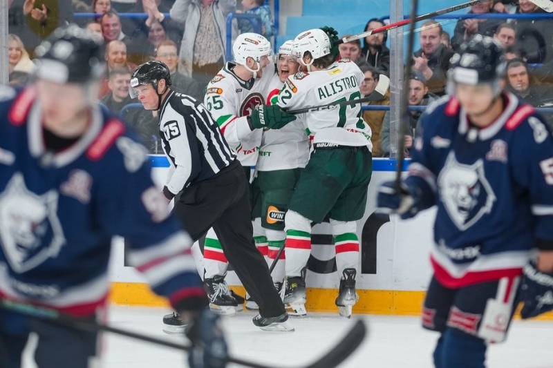 Бердин вне состава, Барабанов не хочет обмена, а Денисенко «попал»: как «Ак Барс» обыграл «Нефтехимик»