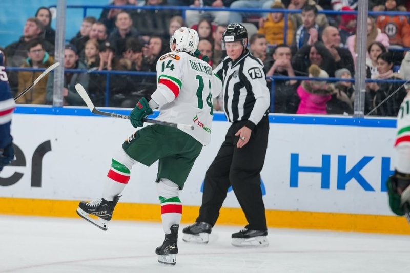 Бердин вне состава, Барабанов не хочет обмена, а Денисенко «попал»: как «Ак Барс» обыграл «Нефтехимик»