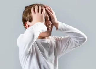 Головные боли у школьников — от переутомления до мигрени