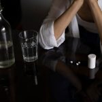 Вывод из запоя на дому: преимущества и риски процедуры