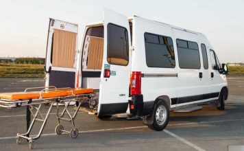 Перевозки лежачих больных и лиц с ограниченными физическими возможностями: специфика и важные аспекты